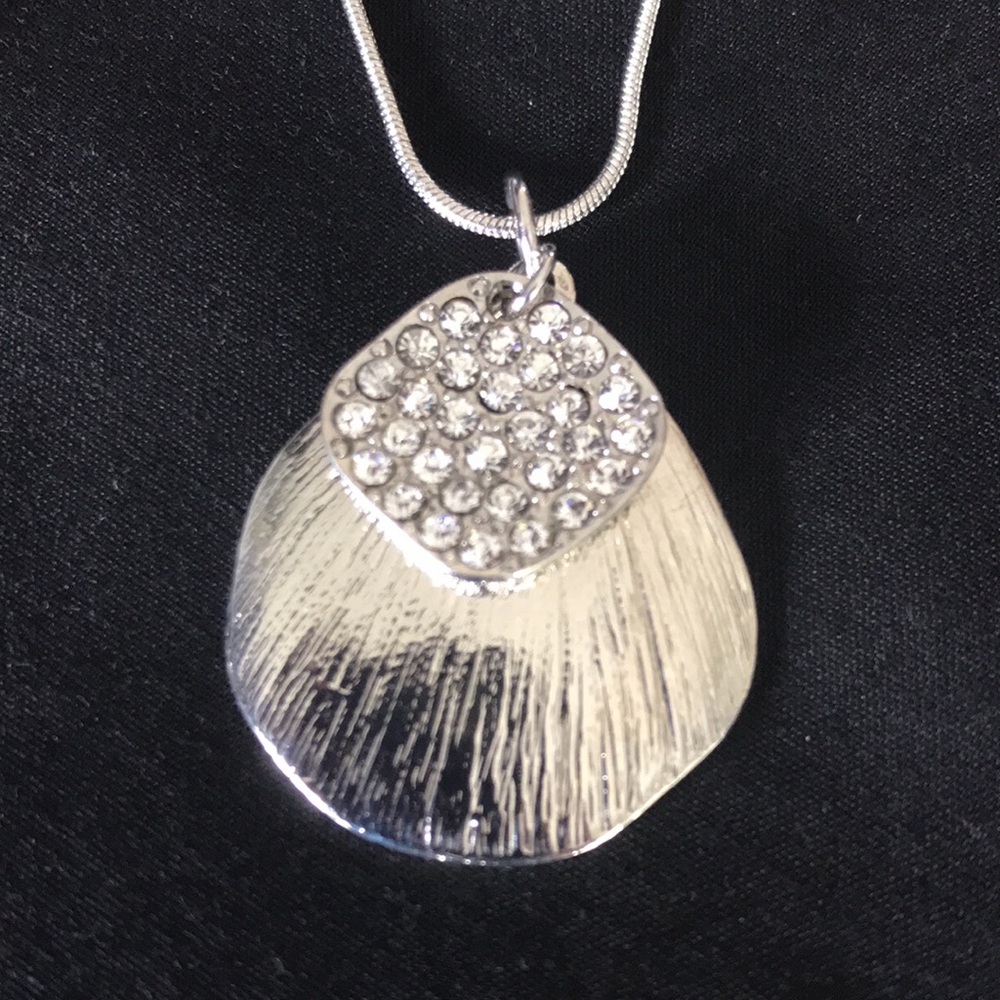 Seashell Necklace Silver Tone w 2 Pretty SeaShell Pendants & Clear Rhinestones